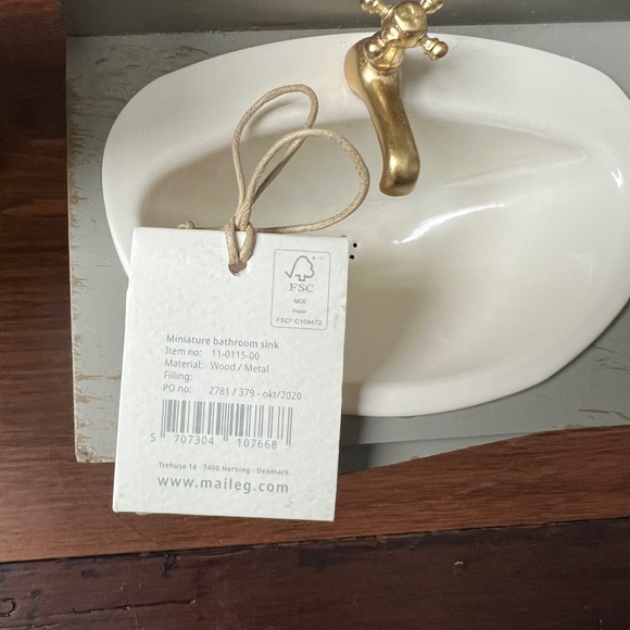 Maileg Miniature Dollhouse Sink - Picture 10 of 13